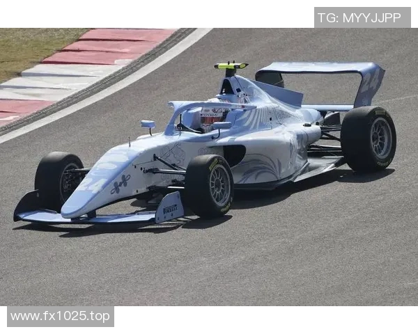 F1赛车赛季技术创新与应用案例分析:提升性能与安全性的新突破 F1赛车赛季技术创新与应用案例分析:提升性能与安全性的新突破